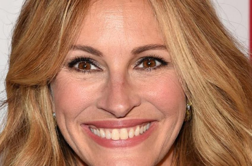  Julia Roberts has noticeably gained weight. She was spotted enyoing her vacation in Hawaii!