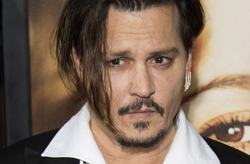  Johnny Depp always tries to hide his 20-year-old son from the paparazzi! But recently his photos appeared in the Net
