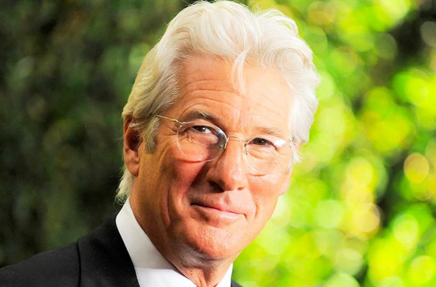  72-year-old Richard Gere showed a photo with his 99-year-old father!