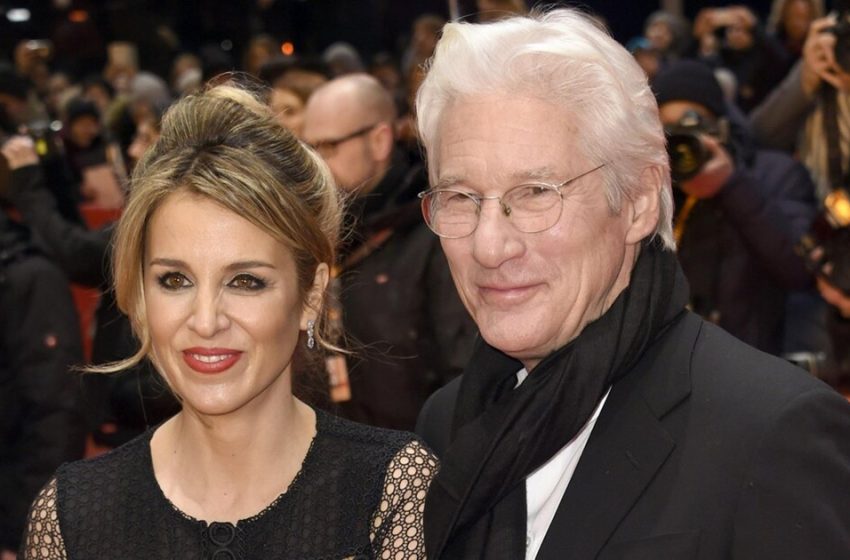  The Young Wife Of Richard Gere Showed A Rare Photo With Her Husband And Son