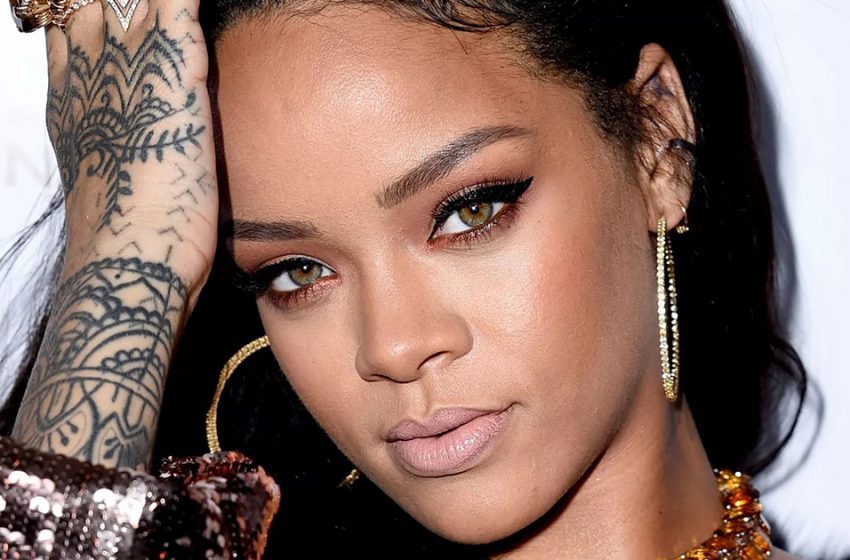  Rihanna Shocked Everyone With Her Photoshoot
