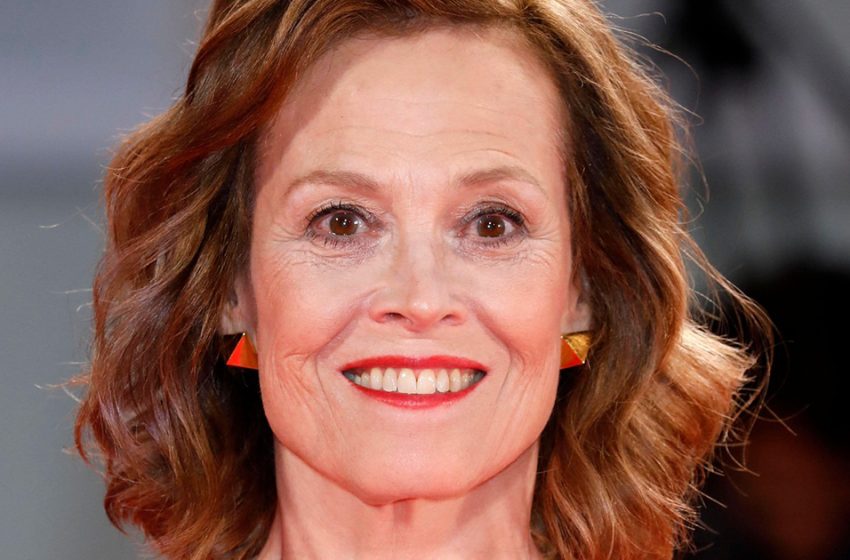  How 73-Year-Old Sigourney Weaver Looks Like Now