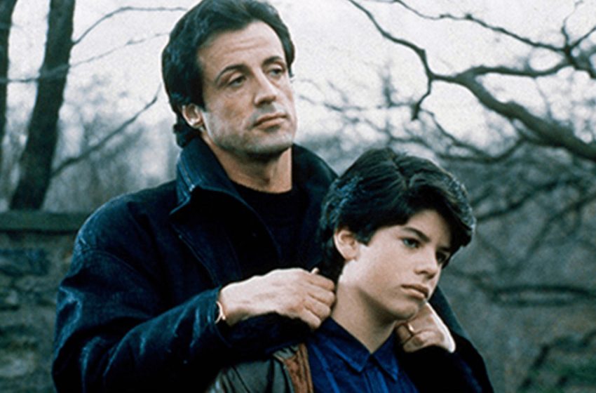  Sylvester Stallone has lost his son and is trying to get over this grief.