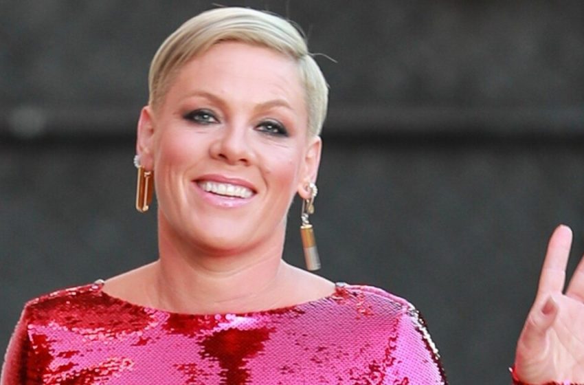  Surprise appearance on the red carpet: Pink with her husband, daughter and son came to the American Music Awards!