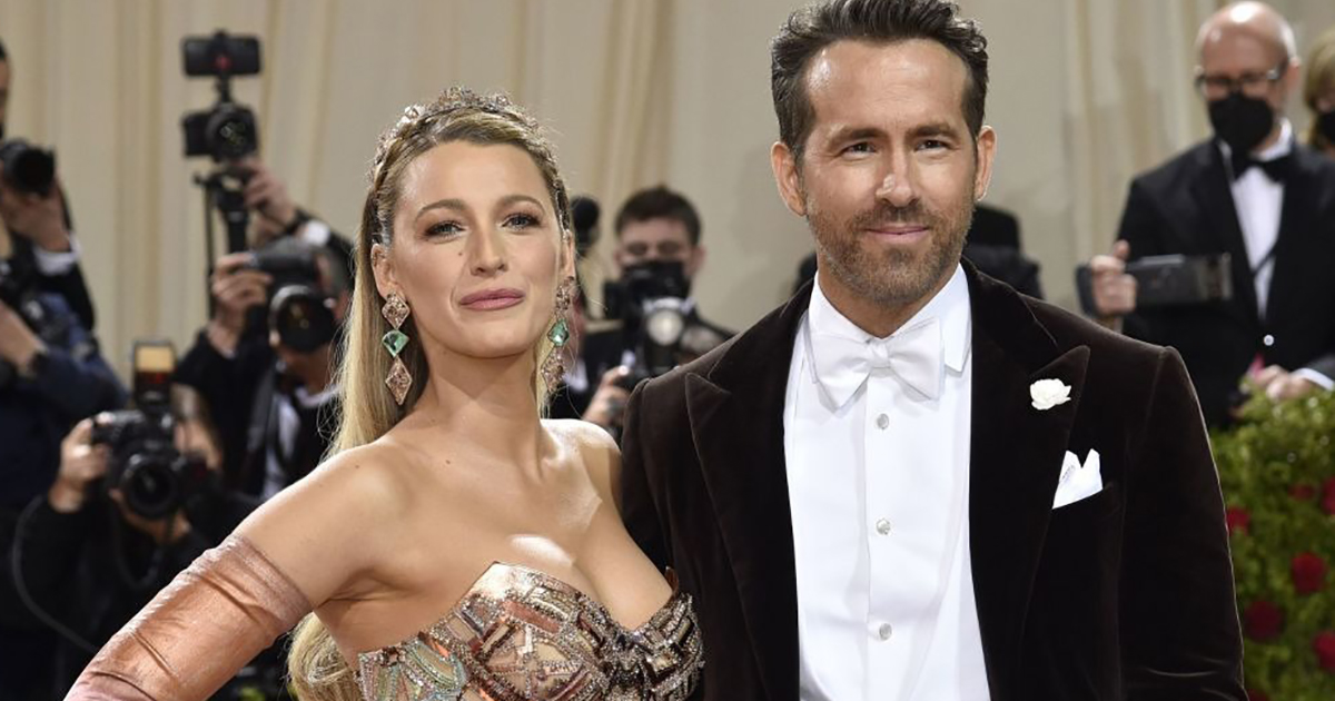 Ryan Reynolds Shared A Photo Of Pregnant Blake Lively In New Year's ...