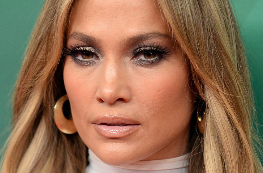 "She Looks Stunning!" Jennifer Lopez Flashed Her Beautiful Body In A ...