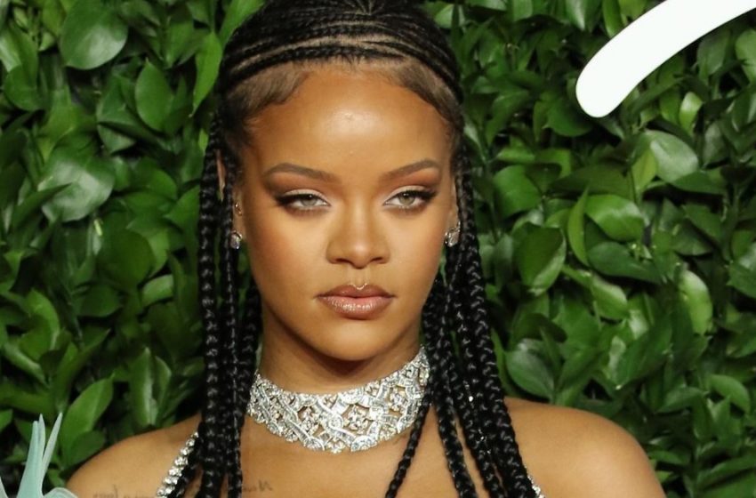  “Her Pose Doesn’t Fit In The Frame.” Rihanna Posted A Revealing Picture