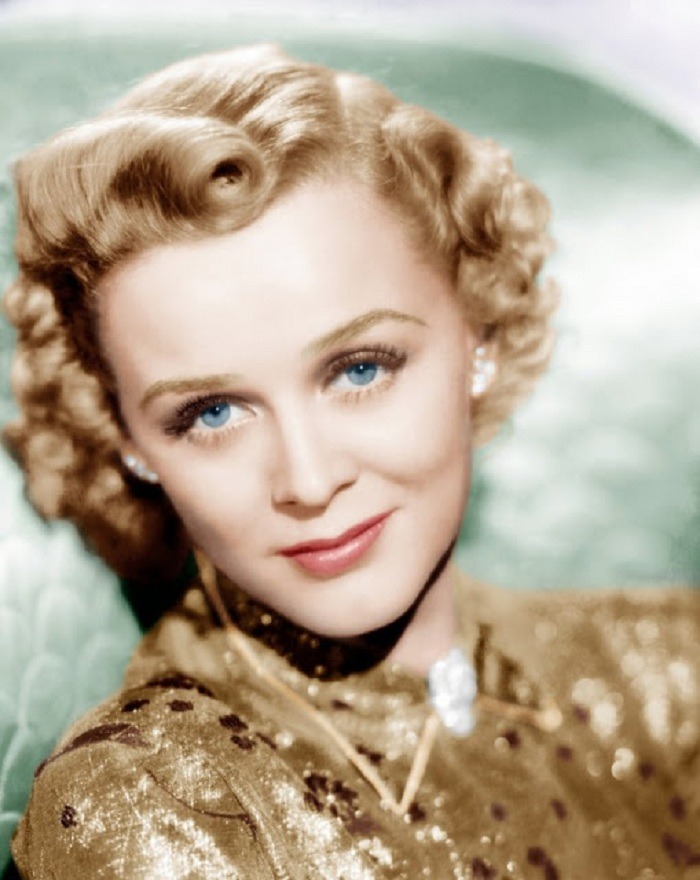 Gloria Stuart in early Hollywood glamour