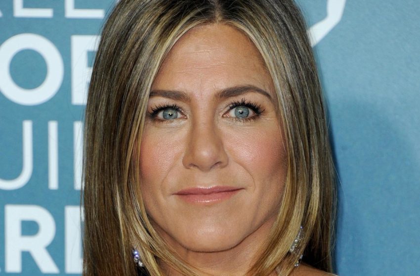  52-year-old Jennifer Aniston posted a selfie from the shower without filters!