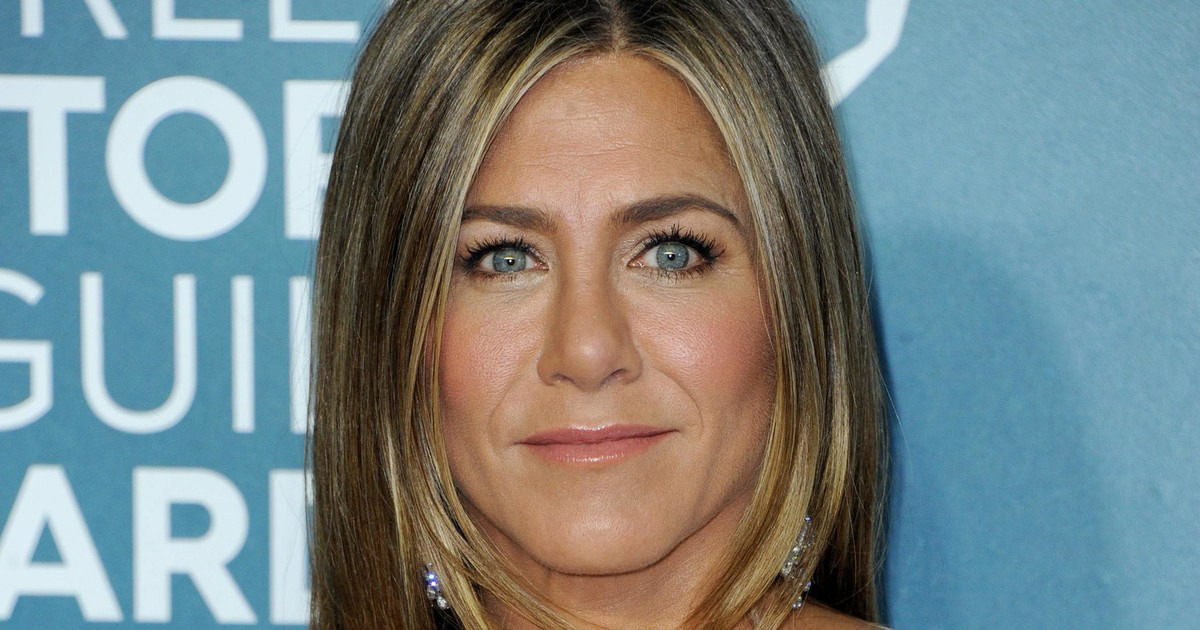 52-year-old Jennifer Aniston posted a selfie from the shower without ...