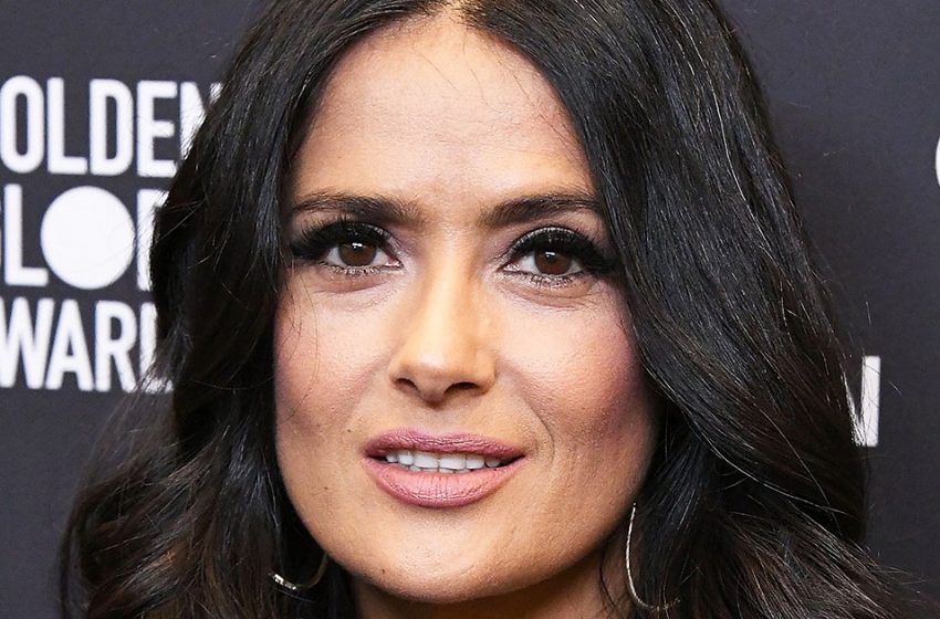  Salma Hayek has published new photos without makeup and boasted of her attractive forms!
