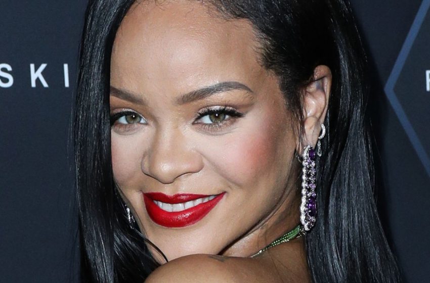  Embarrassed and ashamed: Rihanna in a too tight dress felt awkward at the sight of the paparazzi!