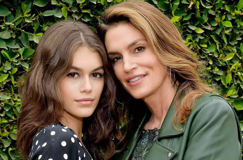  “Daughter Inherited Mother’s Grace!”: Cindy Crawford’s Daughter in a Spicy Outfit Took to the Podium!