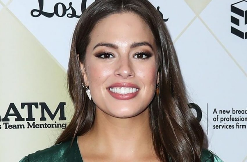  “The Dress Doesn’t Fit At All!”: Plump Ashley Graham Wore a Dress That Barely Fit on Her!