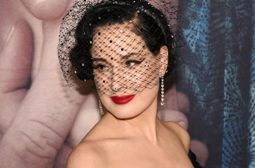  “Amazing Performance!”: 50-Year-Old Burlesque Queen Dita Von Teese Danced Topless in a Glass!