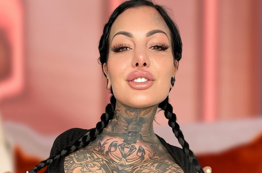  “Before She Disfigured Her Appearance”: One of The Most Tattooed Models Shared Her Old Photo Without Any Tattoo!