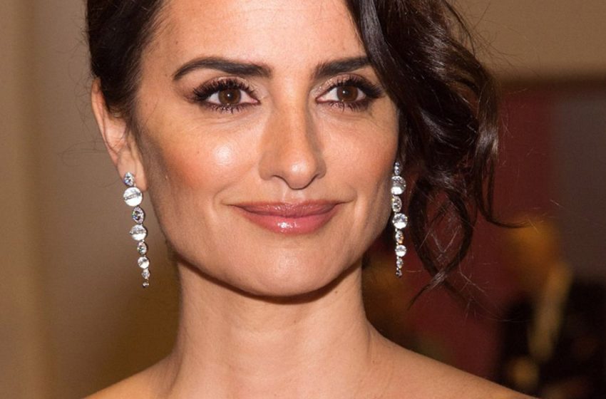  “A Beauty In a Bodysuit”: 48-Year-Old Penelope Cruz Was Spotted on Vacation With Her Husband!