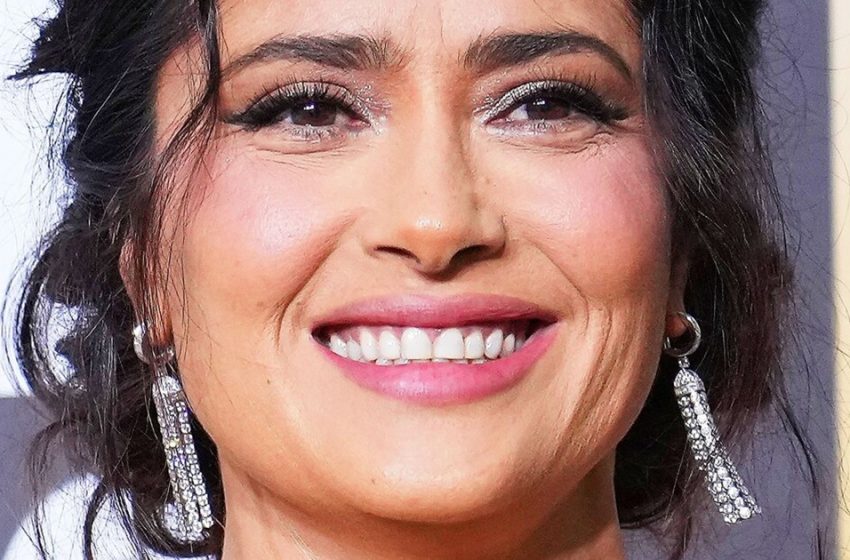  “Unbelievable! This Beauty Is 56”: Salma Hayek In a Luxurious Dress With a Neckline Impressed The Fans!