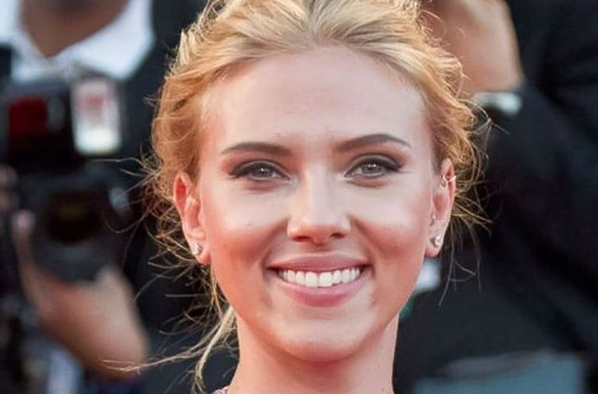  “Beauty In Bikini!”: Scarlett Johansson – The Standard Of Beauty And Grace, Was Filmed On The Beach In a Bikini!