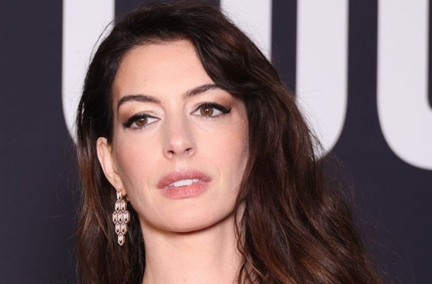  “Surprise From Me”: Anne Hathaway Showed a Candid Selfie Taken In Bed!