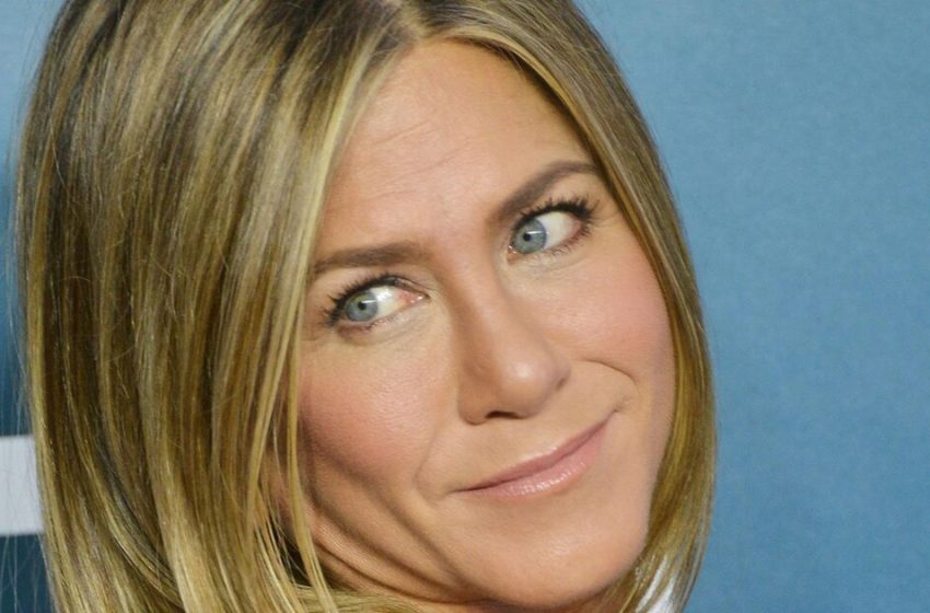  “Glamorous Chic”: Jennifer Aniston After Beauty Transformation Appeared In Paris!