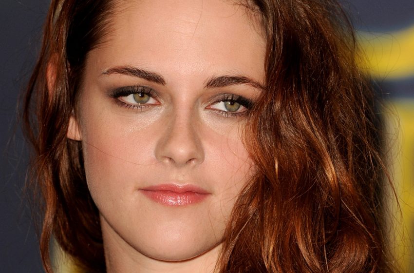  Kristen Looked Breathtaking At Cannes! The Actress Showed Up in Two Different Dresses