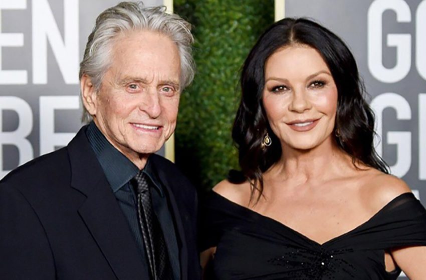  “He Is A Grandpa!” Zeta Jones Captures A Kiss With Her 78-Year-Old Husband