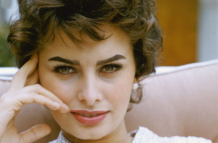  A Completely Different Face! How Sophia Loren Looked Before Surgery