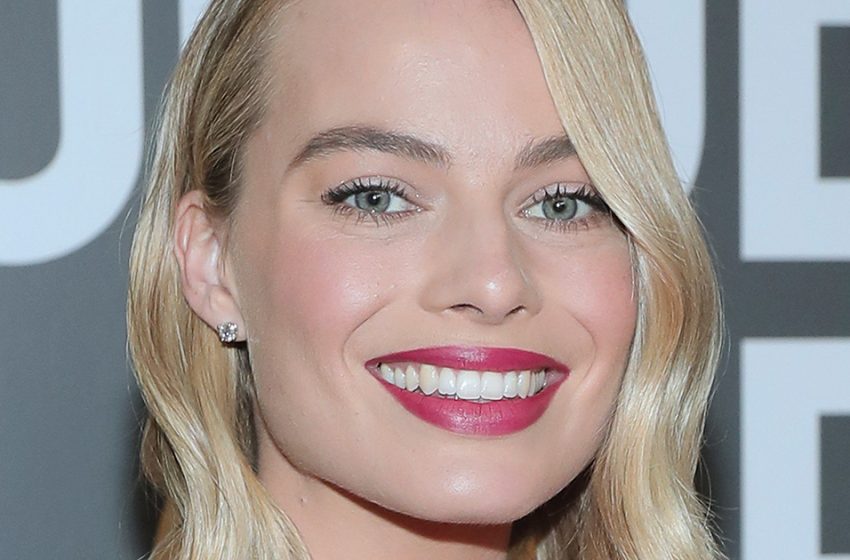  “Lace Ruined Everything!” Margot Robbie In A Silk Dress Didn’t Leave The Fans Happy