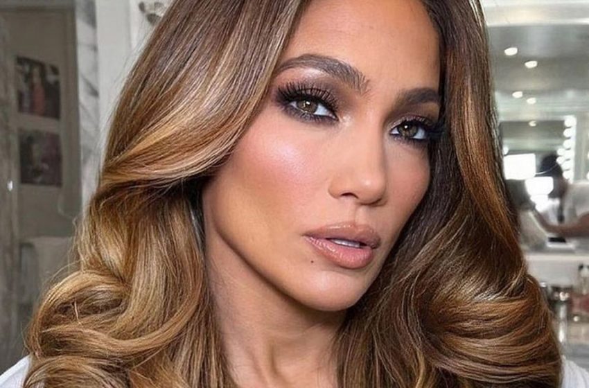  The Paparazzi Showed What 53-Year-Old Lopez Looks Like In A Bodysuit Without Retouching