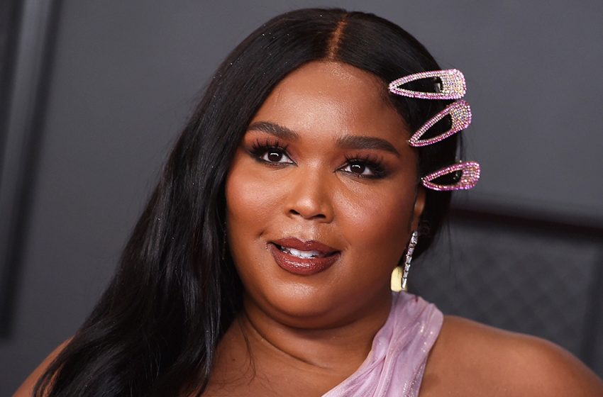  “Thong Over Colorful Stockings”: Lizzo Makes The New Trend a Reality!