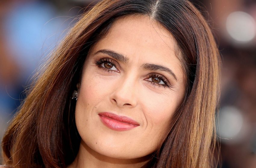  “Candid Neckline Showed Her Magnificent Breast”: Salma Hayek Appeared At The Wedding In a Dress She Could Hardly Breathe!