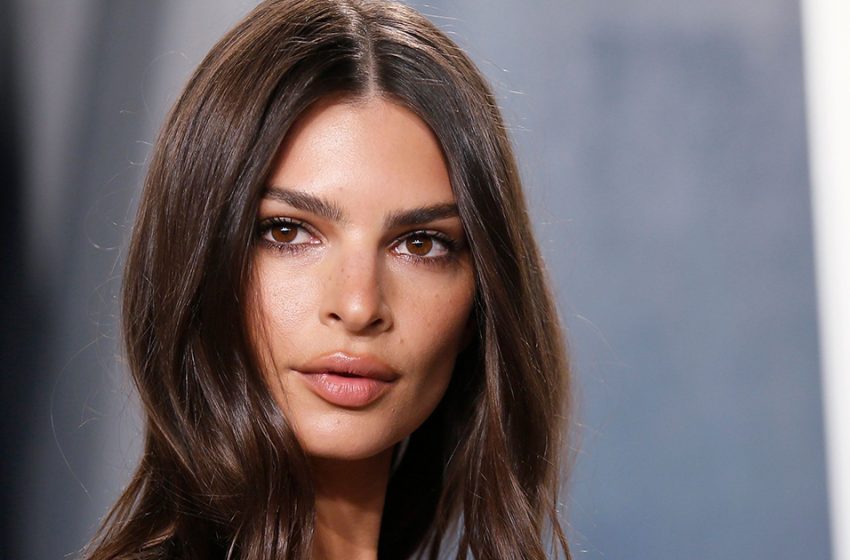  “Modesty? No, I Don’t Know What It Is”: Emily Ratajkowski Showed Her Breast In a Transparent Top!