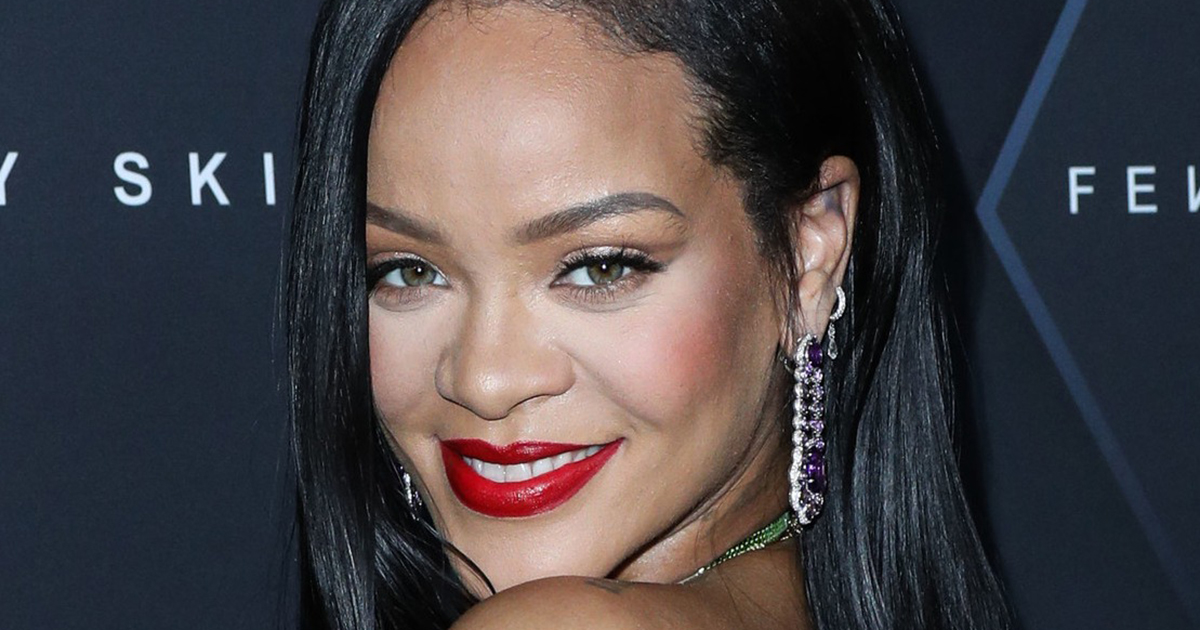 Pregnant Rihanna On The Stage Star In A Red Outfit Showed Off Her Tummy During Super Bowl