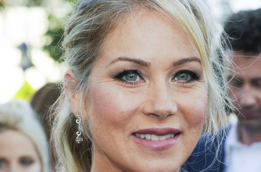  ‘I’m Suffering’: The Star Of “Friends”, Christina Applegate Gained 40 Pounds Because Of The Serious Illness!