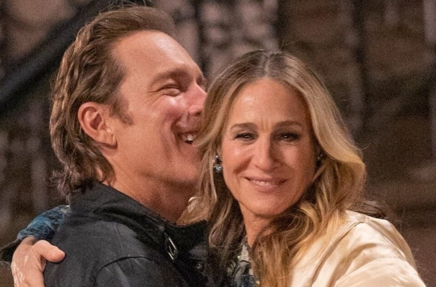  “Passionate Kisses”: Sarah Jessica Parker Reunited With John Corbett On The Set Of The Series!