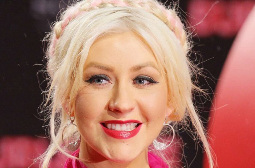  “Topless Star In a Futuristic Helmet”: Christina Aguilera Starred In a Provocative Way!