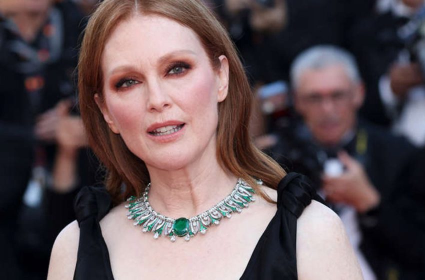  “Looks Like a Young Girl”: 62-Year-Old Julianne Moore Sparkled With Beauty!