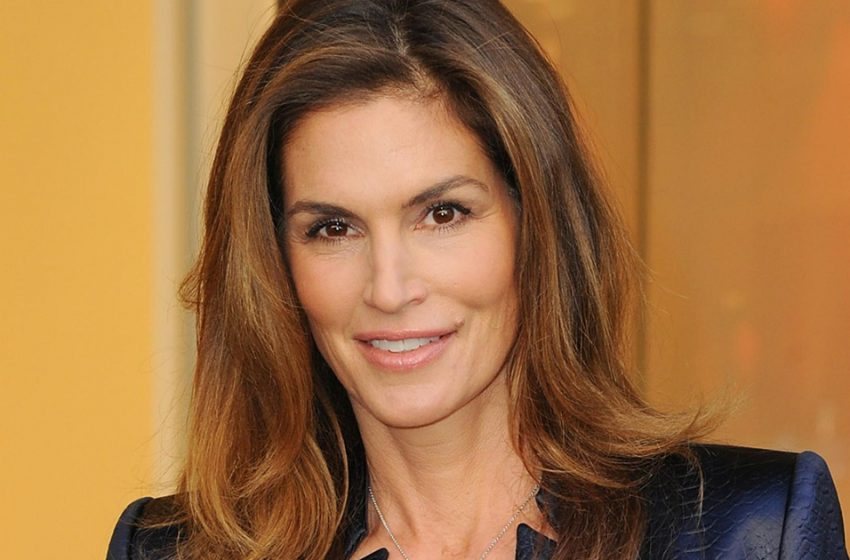  “Who Is This?”: Cindy Crawford Scared Fans With Her Video From Sauna Without Hairstyle And Makeup!