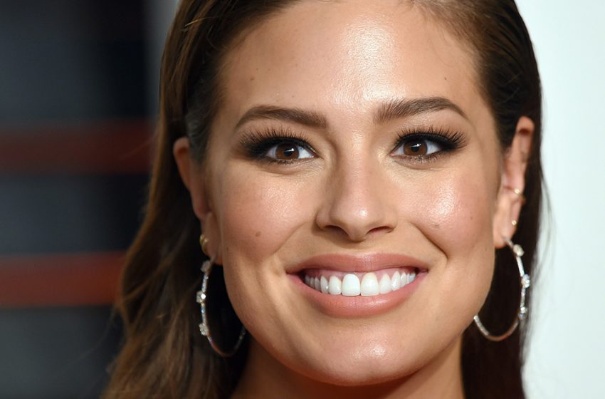  “Sweet Bun” – Plus- Size Model, Ashley Graham Starred In a Spicy Photo Shoot Without Panties With a Valentine On Her Chest!