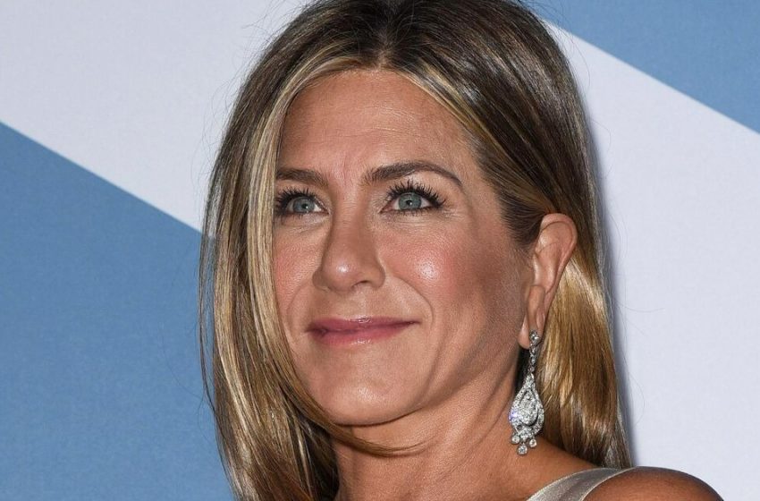  “Like a Young Model”: Look What Is Jennifer Aniston Hiding Under Her Clothes?