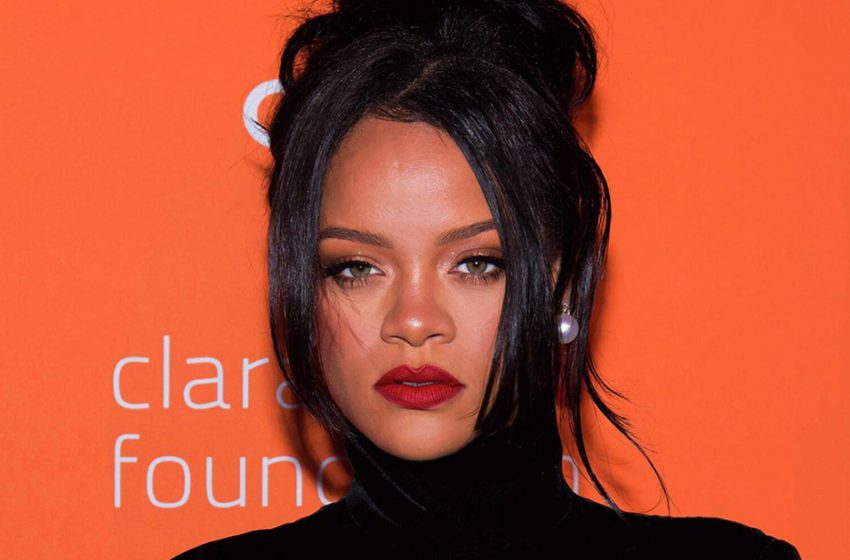  “Again In The Spotlight”: Pregnant Rihanna In a Semi-Nude Outfit Celebrated Her Birthday!