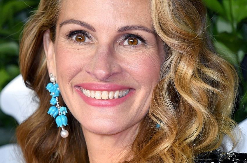  “Lopez Looks Better”: Photos Of Julia Roberts In Swimming Trunks Excited Fans!