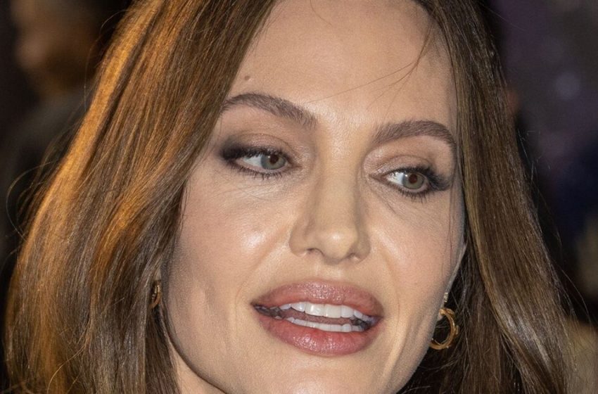  Minimum Makeup And A Tight Top: Angelina Jolie’s Vidio Made a Real Splash Among Fans!