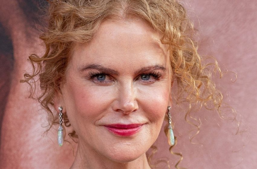 "In a Black Swimsuit And Straw Hat": 55-year-old Nicole Kidman Was