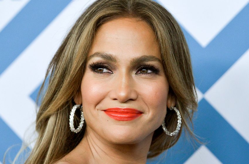 In A Spicy Pink Lingerie From The Italian Brand 53 Year Old Jennifer Lopez Stunned Fans With 