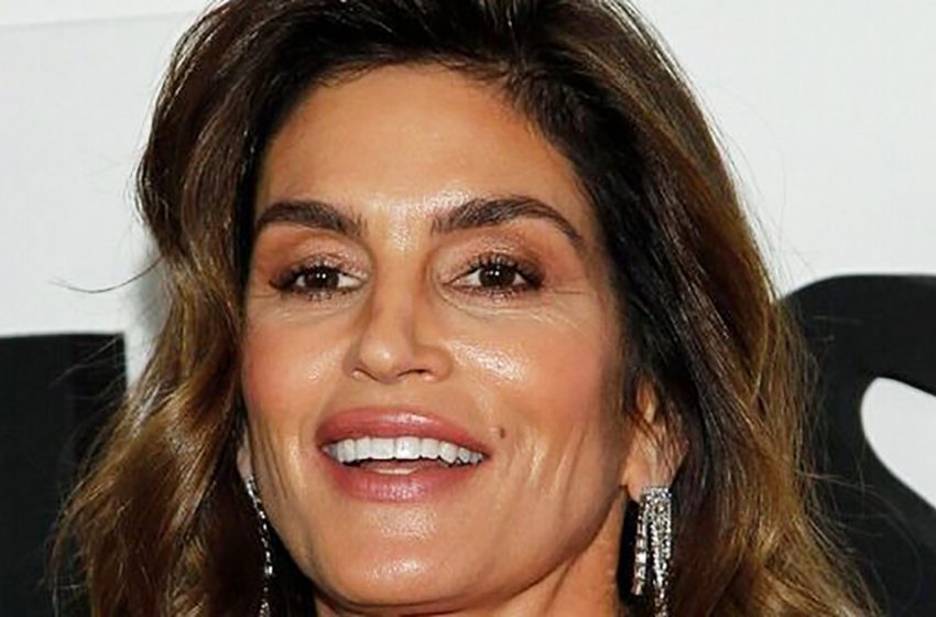  “Covered Only Part Of The Body”: 55-Year-Old Cindy Crawford Showed Photos Of The Provocative Shooting!