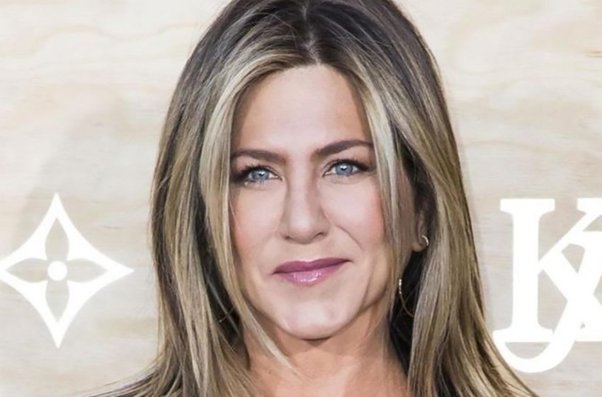  “Quite Unexpectedly”: Jennifer Aniston In a Sheath Dress With a Defiant Neckline Appeared In Paris!