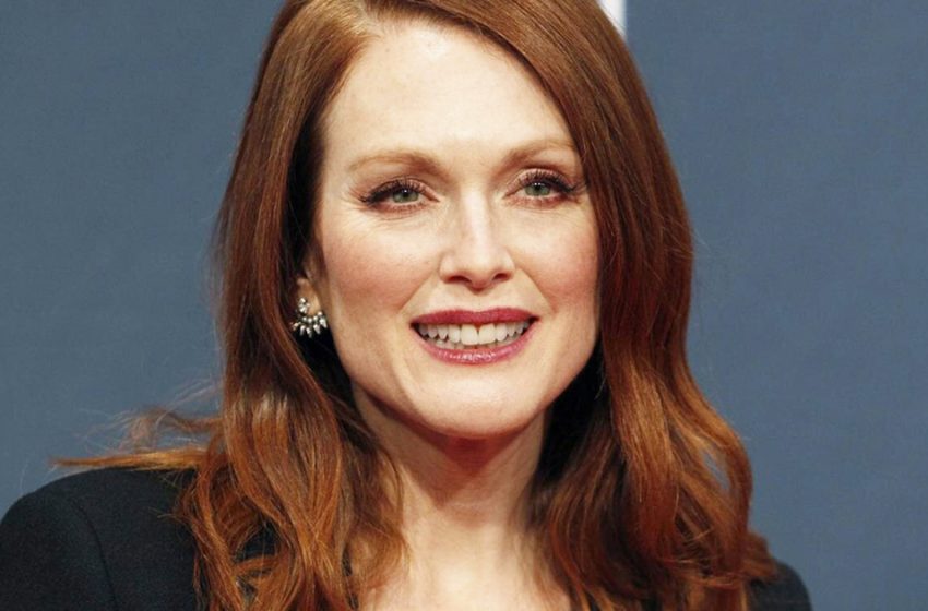  “Deep Neckline To The Stomach”: 61-year-old Julianne Moore Made a Great Impression On the Netizens!