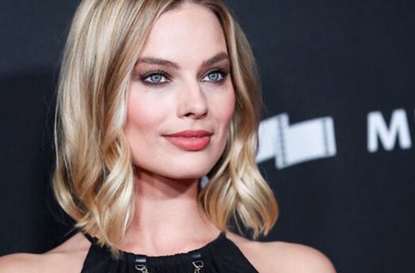  “Felt Awkward In a Super Short Mini”: Margot Robbie Was Captured By The Paparazzi In The Street!